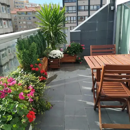 Penthouse With Terrace And Views Near Oza's Apartman