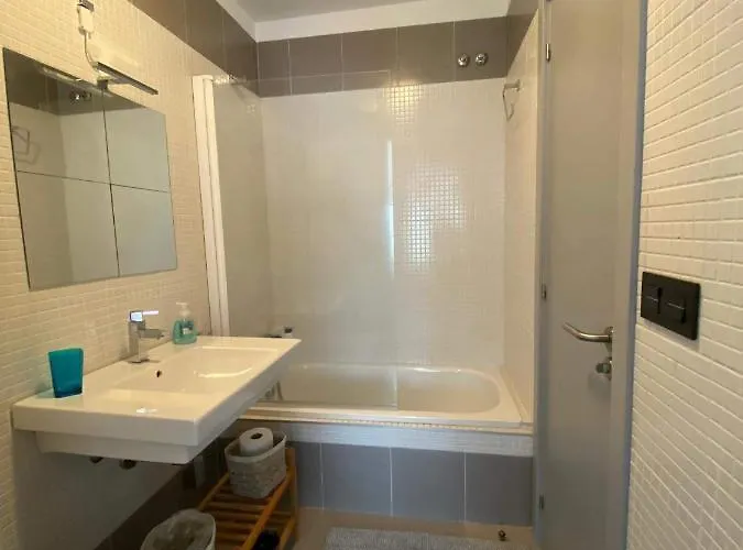 Apartmán Penthouse With Terrace And Views Near Oza's *